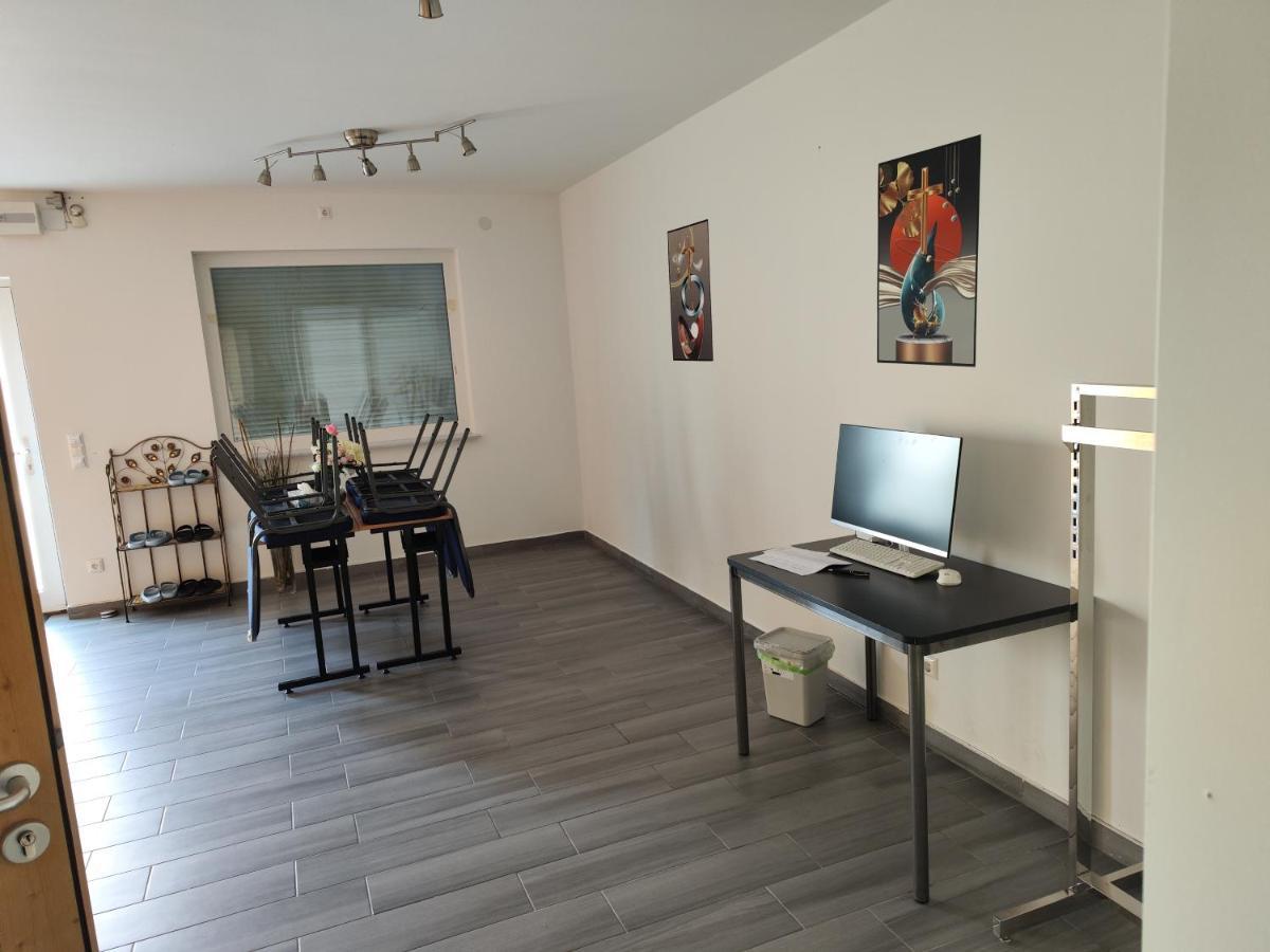 Erdgeschoss Nahe Flughafen Appartement