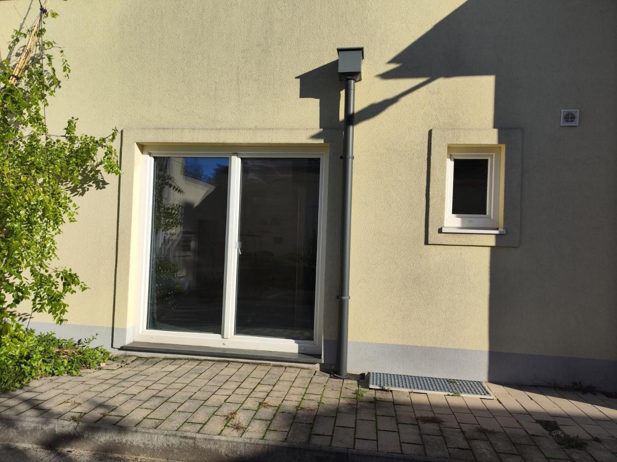 Erdgeschoss Nahe Flughafen Appartement